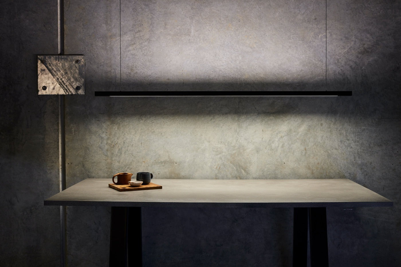 Capsühl Linear | LED Pendant | Black