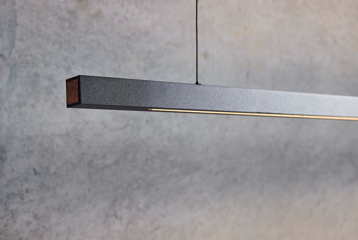 Capsühl Linear | LED Pendant | Black